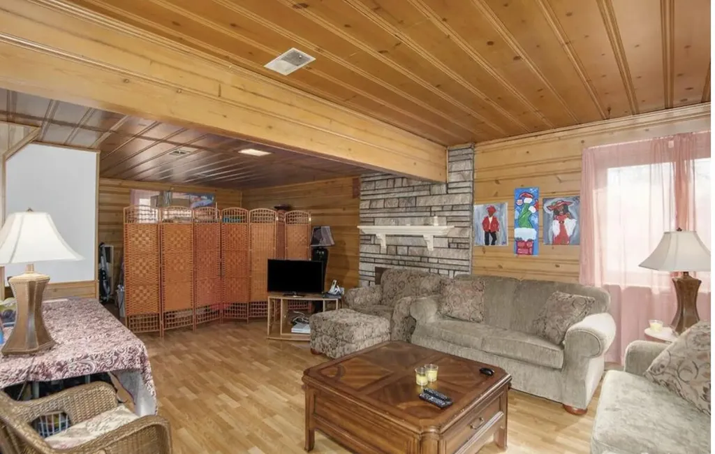 19954 Woodcrest Street Harper Woods City MI 48225