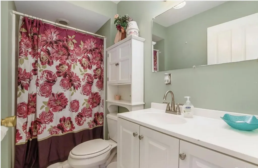 19954 Woodcrest Street Harper Woods City MI 48225