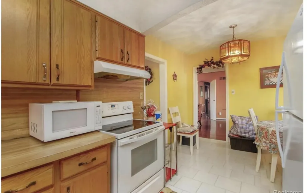 19954 Woodcrest Street Harper Woods City MI 48225