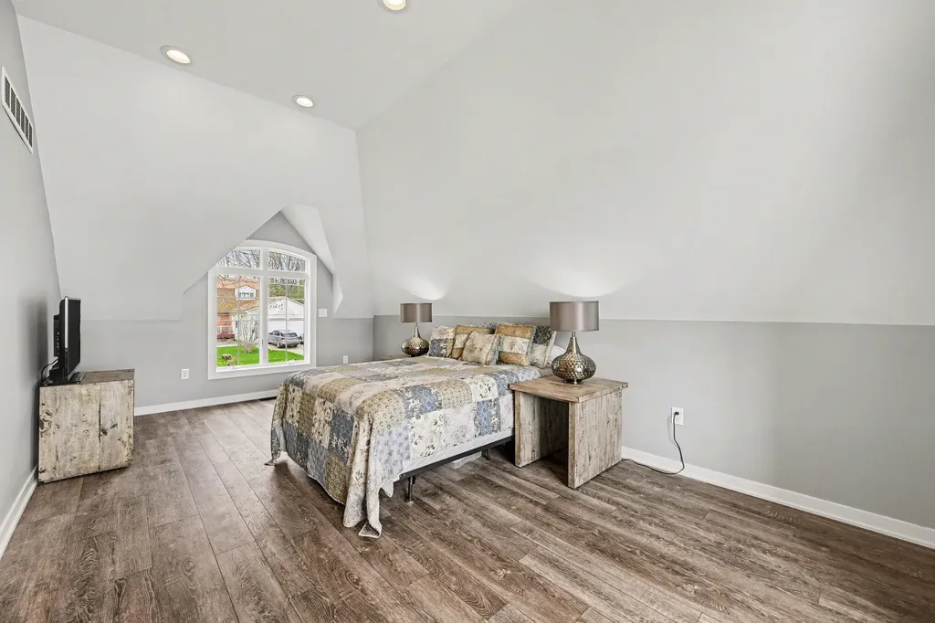 2382 Jackson Boulevard Highland Charter Township MI 48356