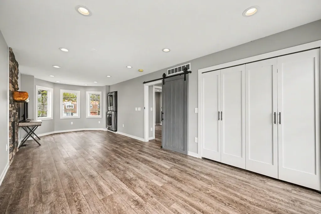 2382 Jackson Boulevard Highland Charter Township MI 48356