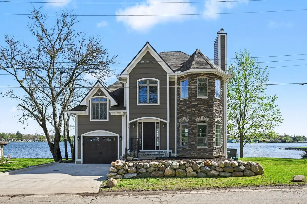 2382 Jackson Boulevard Highland Charter Township MI 48356