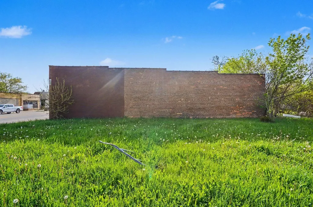 10539 W Chicago Detroit City MI 48204