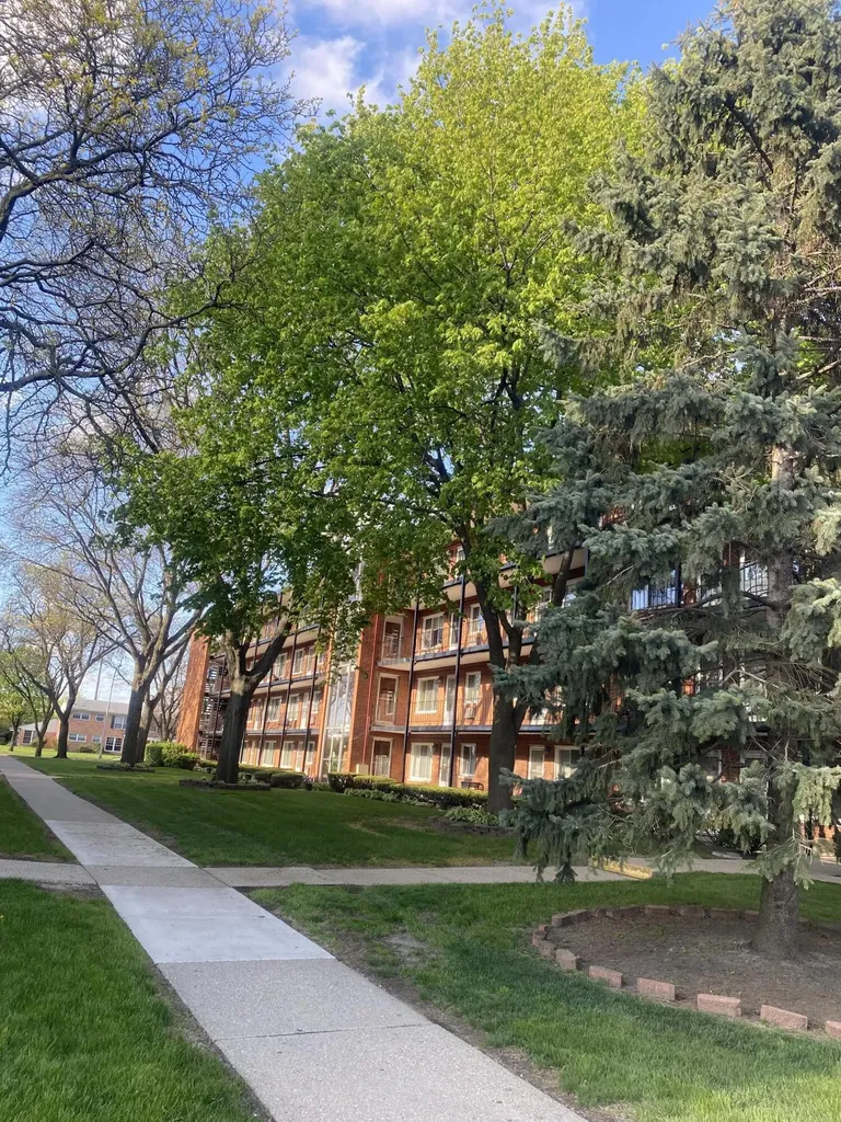 2915 W 13 Mile Road Royal Oak City MI 48073