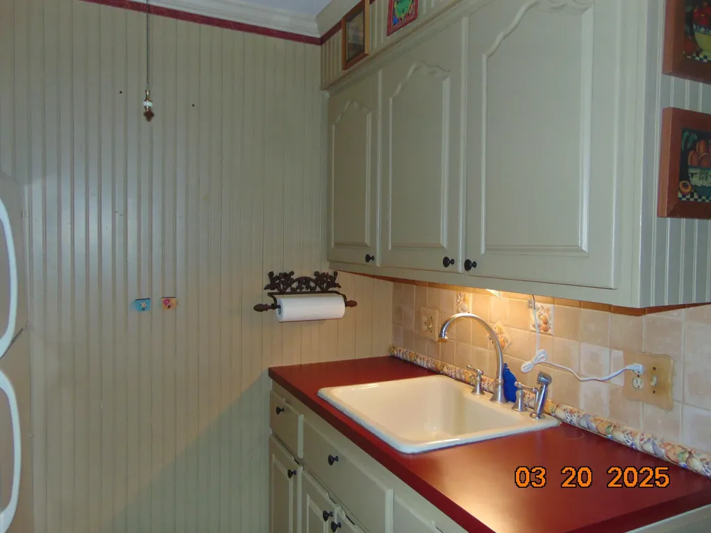 2915 W 13 Mile Road Royal Oak City MI 48073