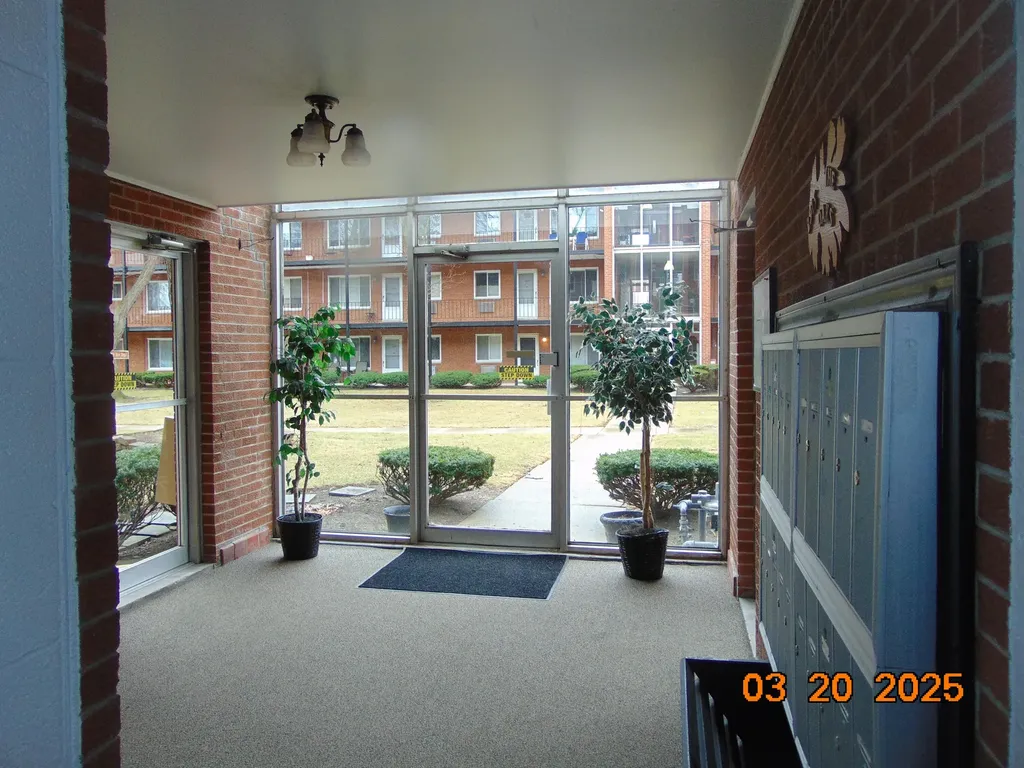 2915 W 13 Mile Road Royal Oak City MI 48073