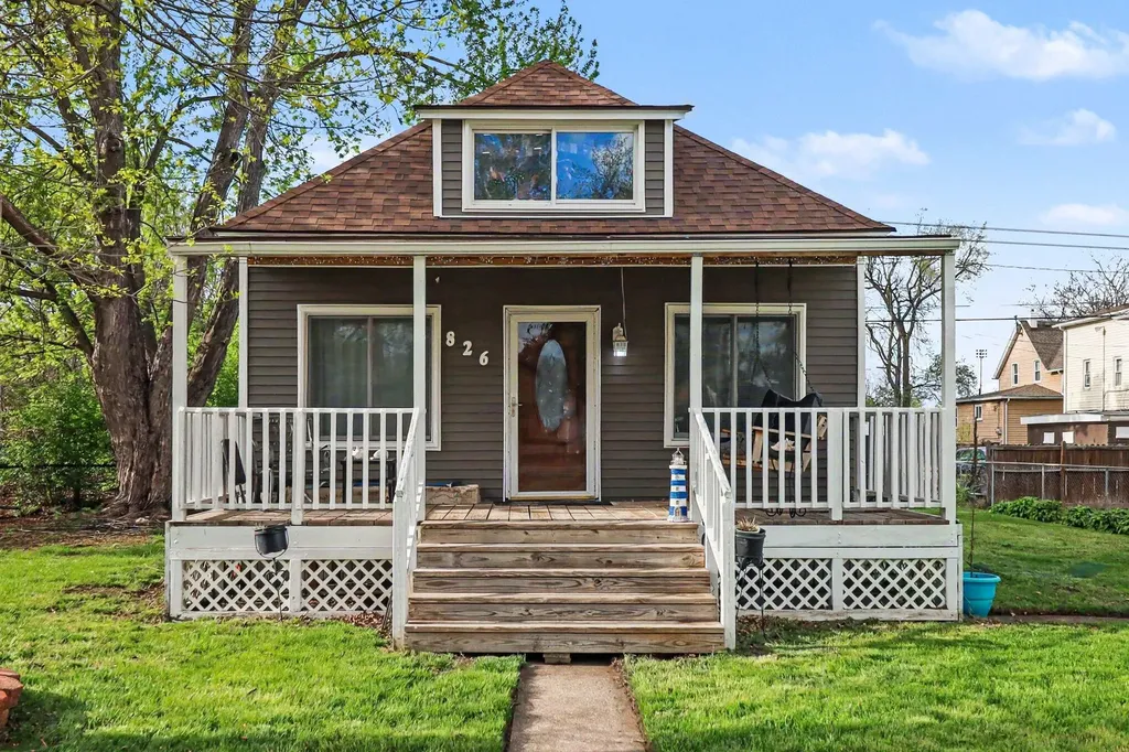 826 Orange Street Wyandotte City MI 48192