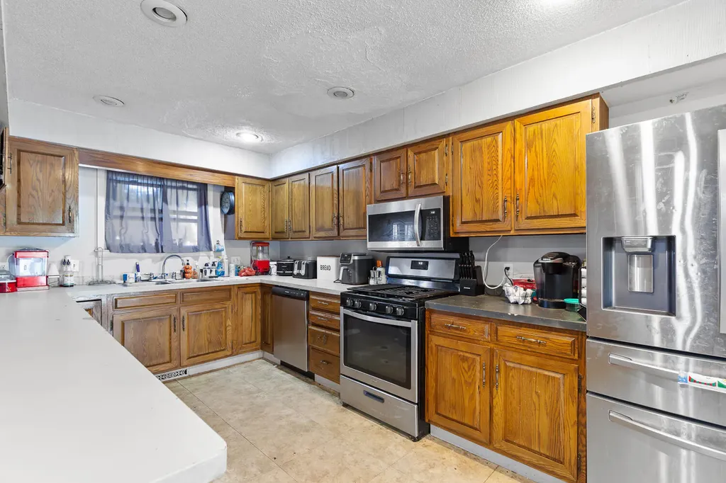 260 Renfrew Avenue Adrian City MI 49221