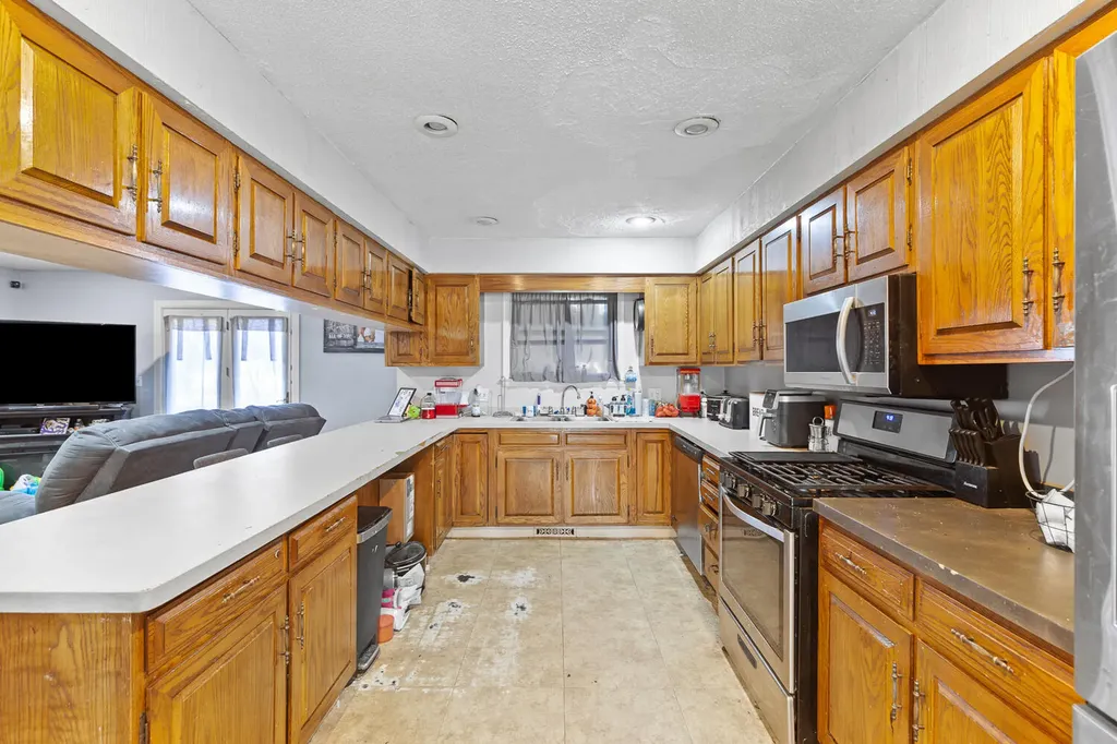 260 Renfrew Avenue Adrian City MI 49221