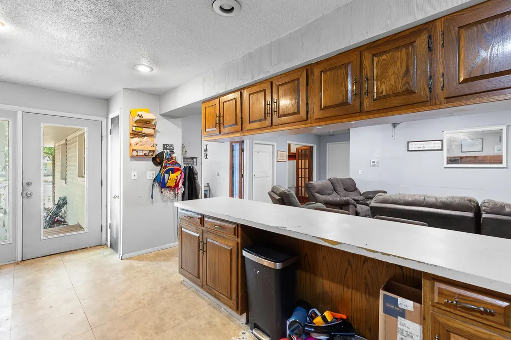 260 Renfrew Avenue Adrian City MI 49221
