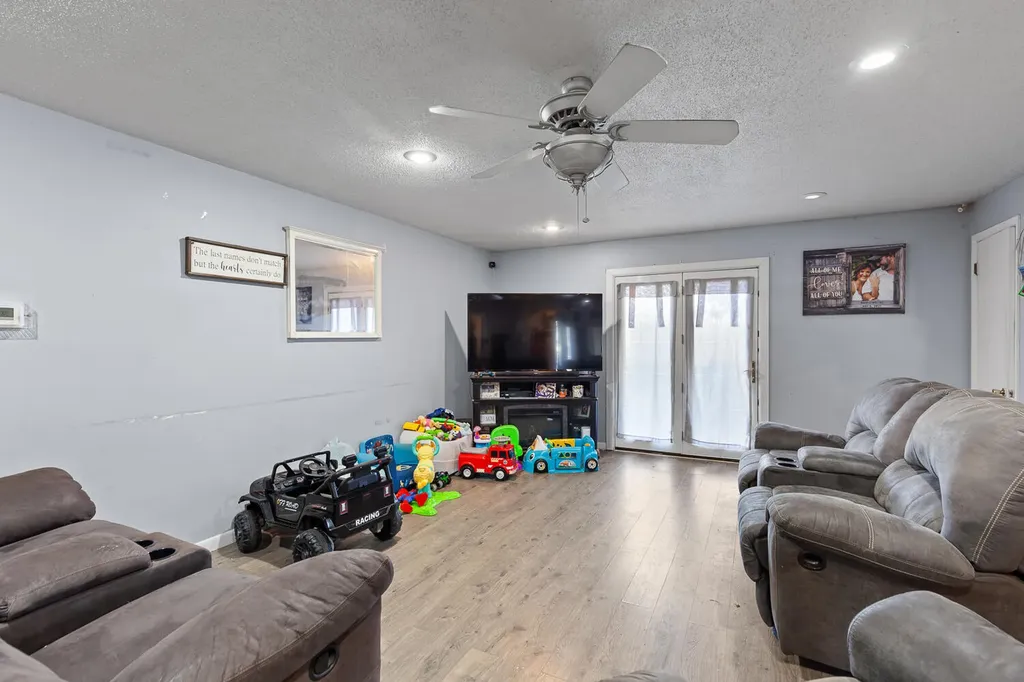 260 Renfrew Avenue Adrian City MI 49221