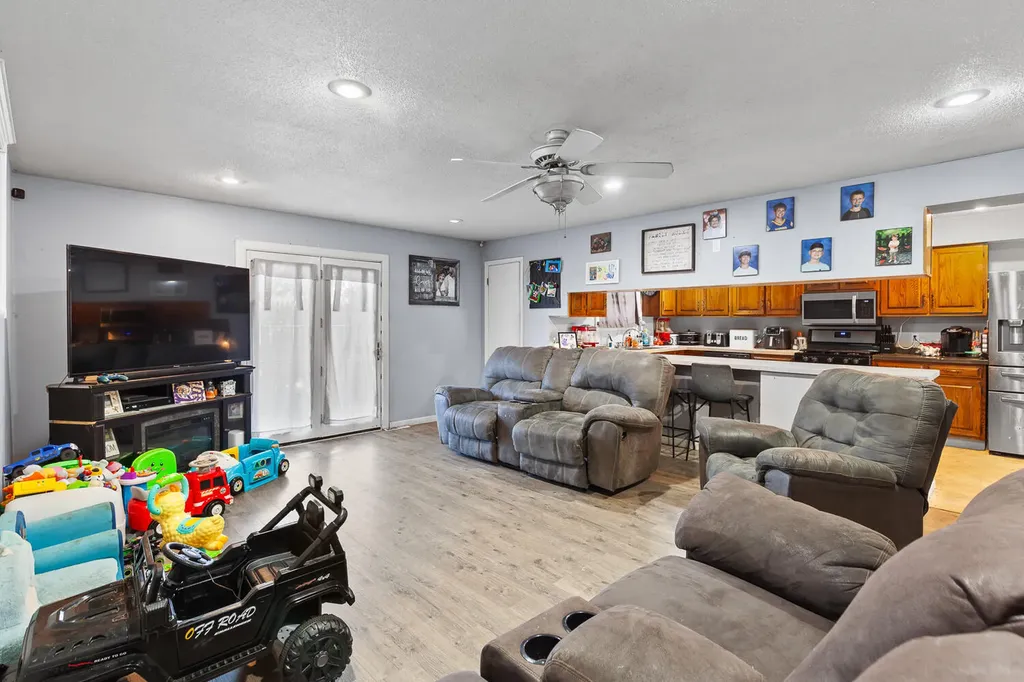 260 Renfrew Avenue Adrian City MI 49221