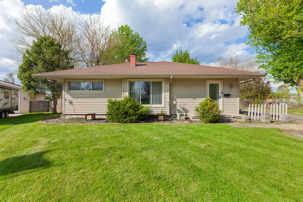 260 Renfrew Avenue Adrian City MI 49221