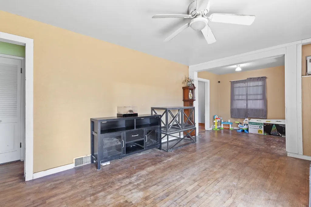 260 Renfrew Avenue Adrian City MI 49221