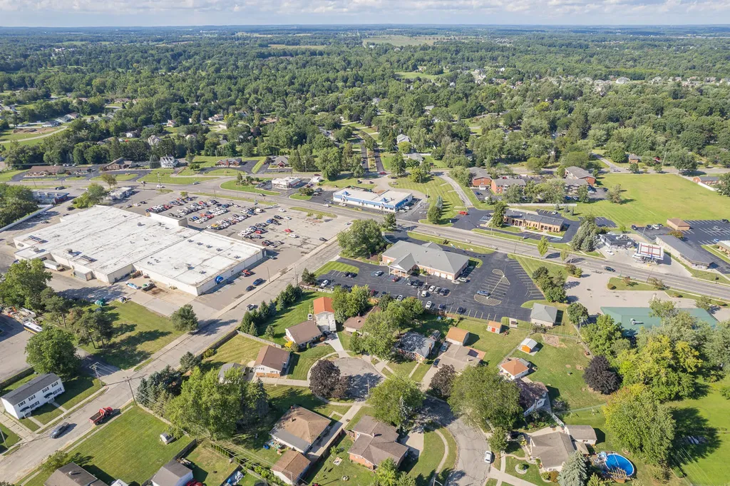 260 Renfrew Avenue Adrian City MI 49221