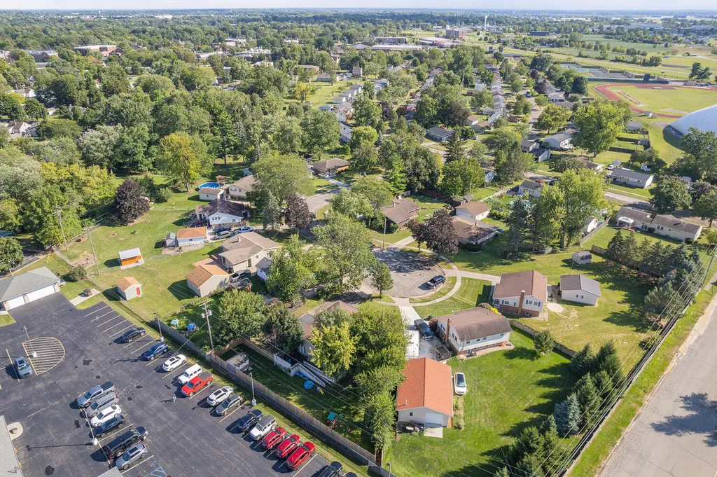 260 Renfrew Avenue Adrian City MI 49221
