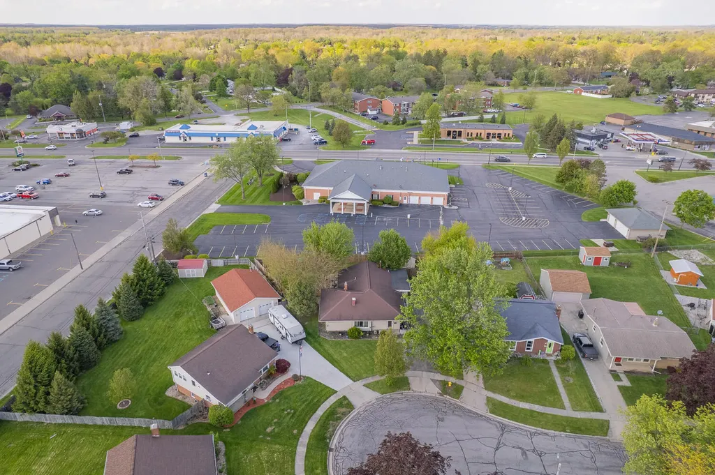260 Renfrew Avenue Adrian City MI 49221