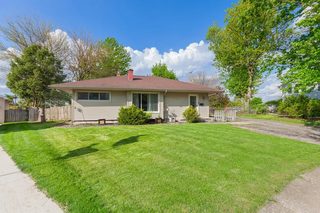 260 Renfrew Avenue Adrian City MI 49221