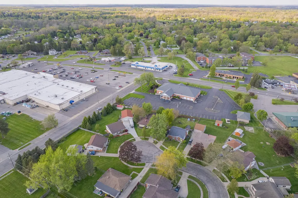 260 Renfrew Avenue Adrian City MI 49221