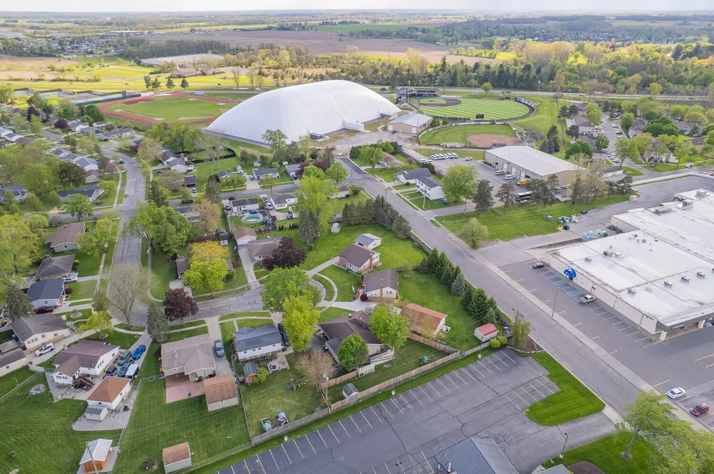 260 Renfrew Avenue Adrian City MI 49221