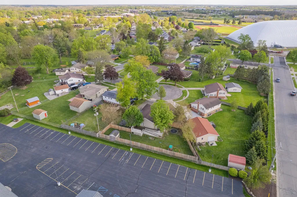 260 Renfrew Avenue Adrian City MI 49221