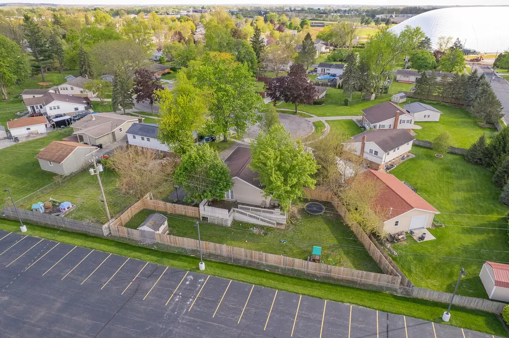 260 Renfrew Avenue Adrian City MI 49221