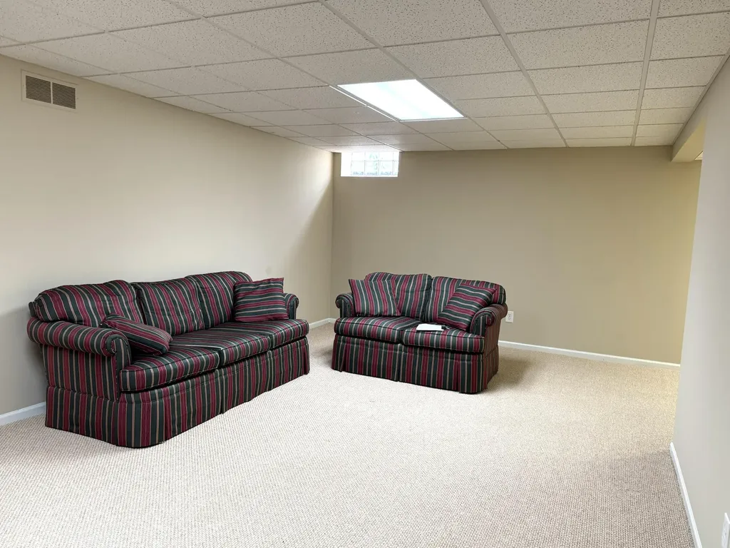 33377 Norfolk Street Livonia City MI 48152