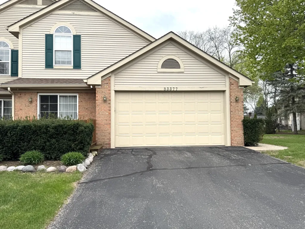33377 Norfolk Street Livonia City MI 48152