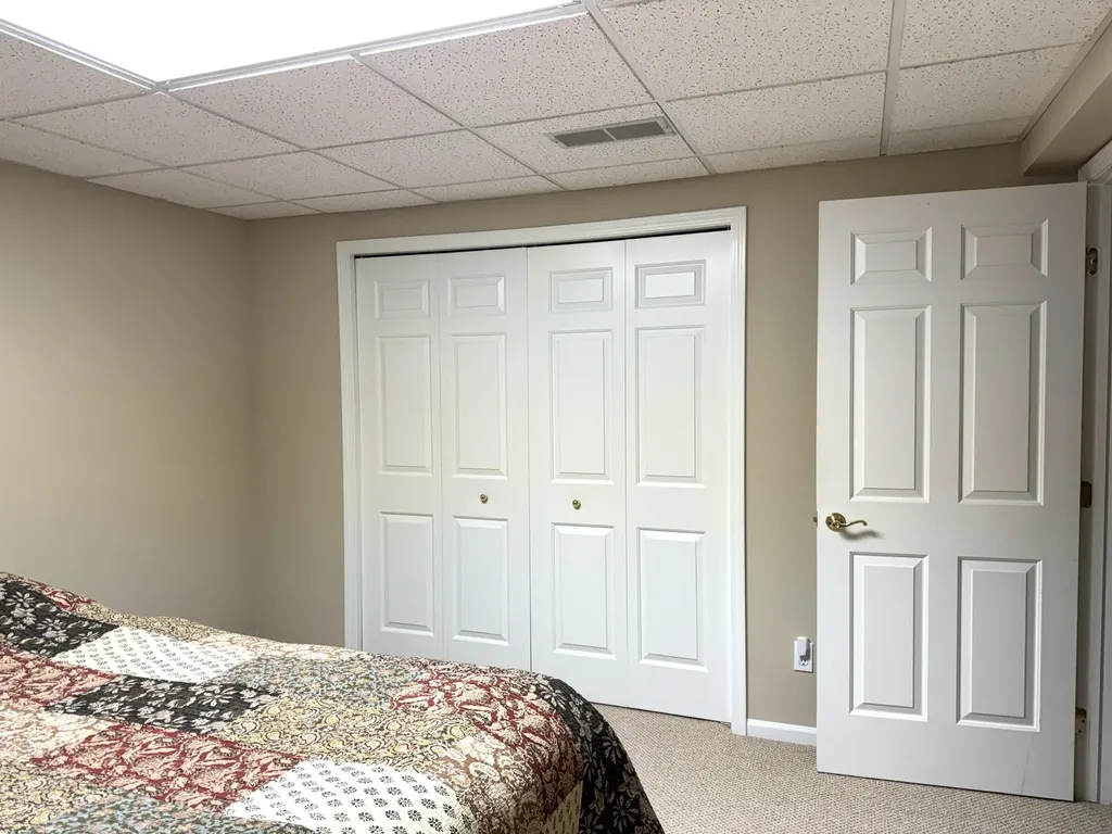 33377 Norfolk Street Livonia City MI 48152