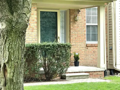 33377 Norfolk Street Livonia City MI 48152
