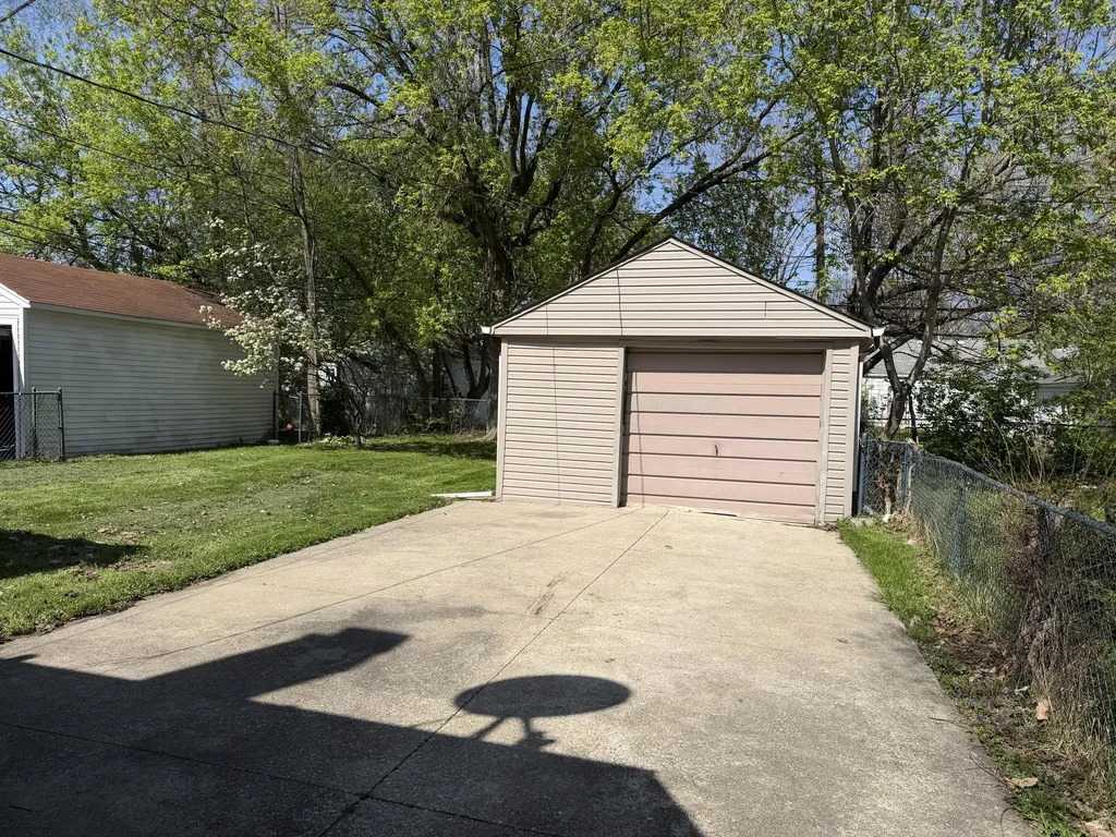 19421 Elkhart Street Harper Woods City MI 48225
