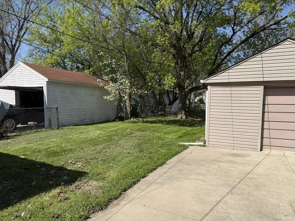 19421 Elkhart Street Harper Woods City MI 48225