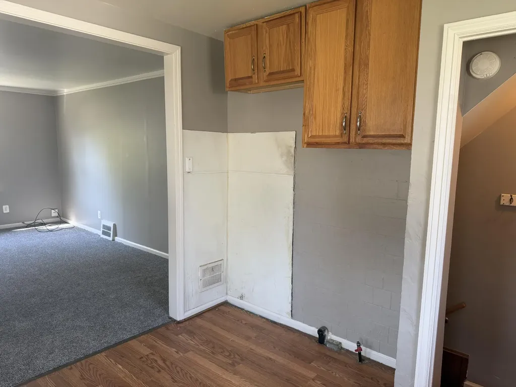 19421 Elkhart Street Harper Woods City MI 48225