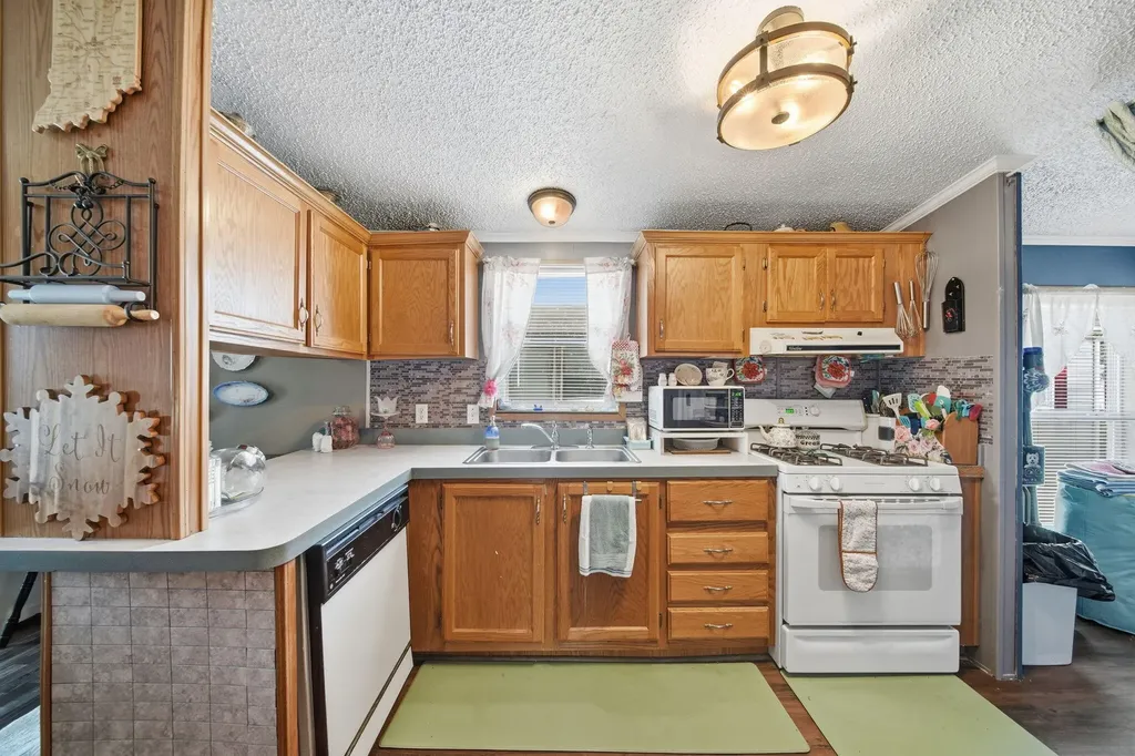 953 Savannah River Drive Adrian City MI 49221