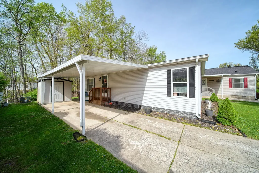 953 Savannah River Drive Adrian City MI 49221