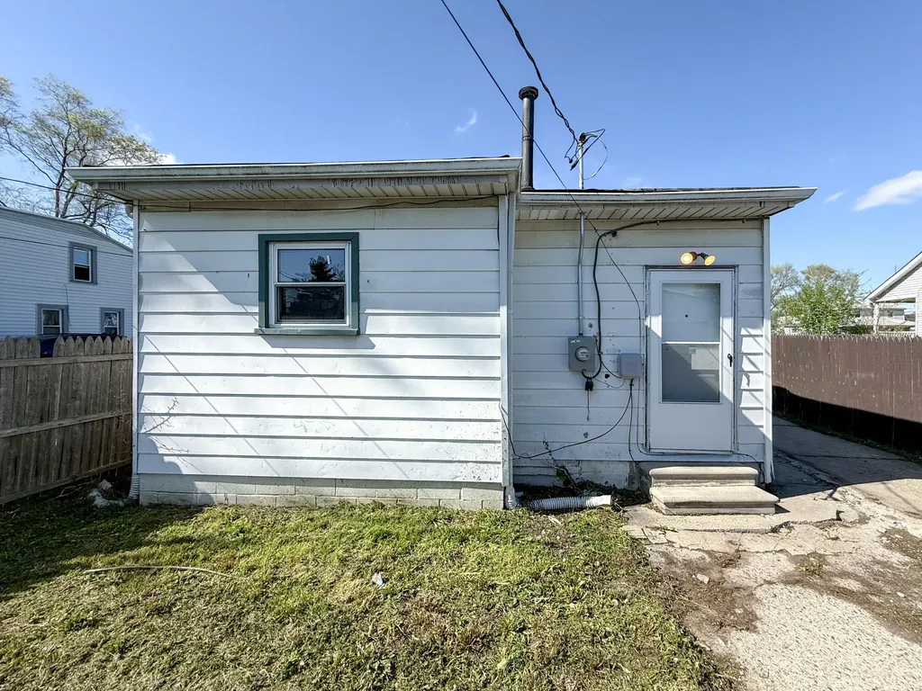 13460 Georgiana Avenue Warren City MI 48089