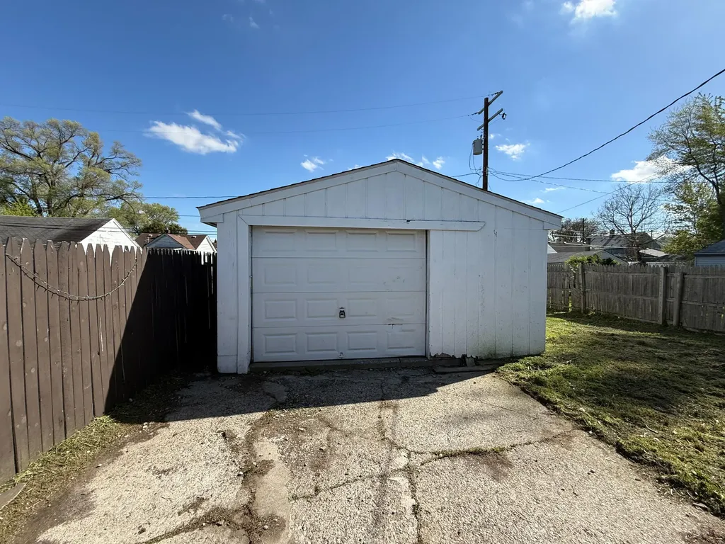 13460 Georgiana Avenue Warren City MI 48089