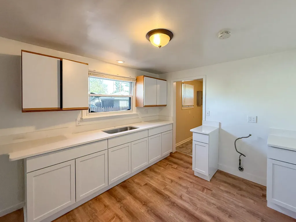 13460 Georgiana Avenue Warren City MI 48089