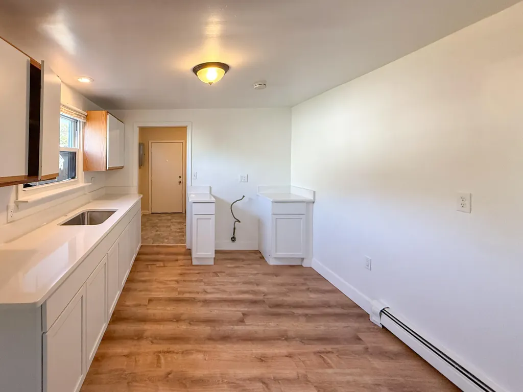 13460 Georgiana Avenue Warren City MI 48089