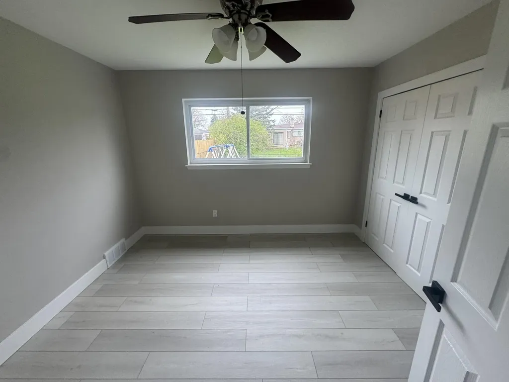 26165 Cunningham Drive Warren City MI 48091