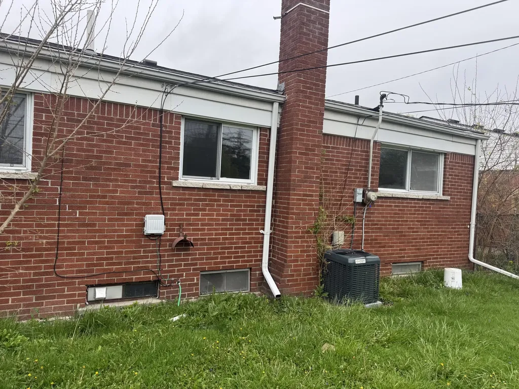 26165 Cunningham Drive Warren City MI 48091