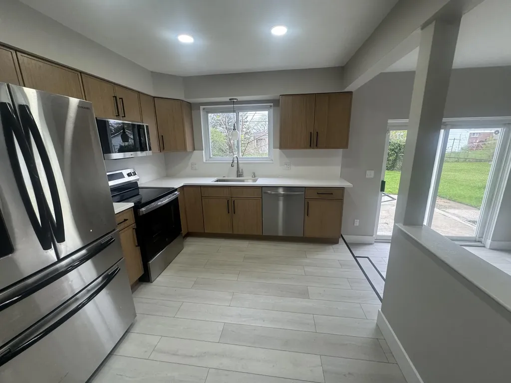 26165 Cunningham Drive Warren City MI 48091