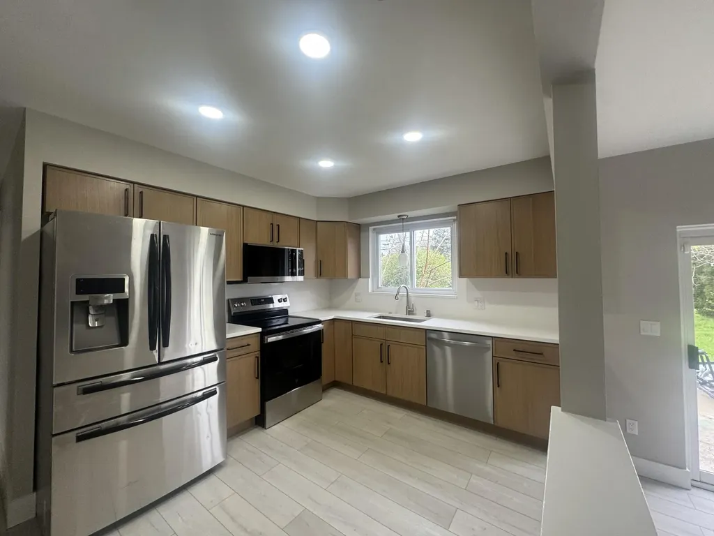 26165 Cunningham Drive Warren City MI 48091