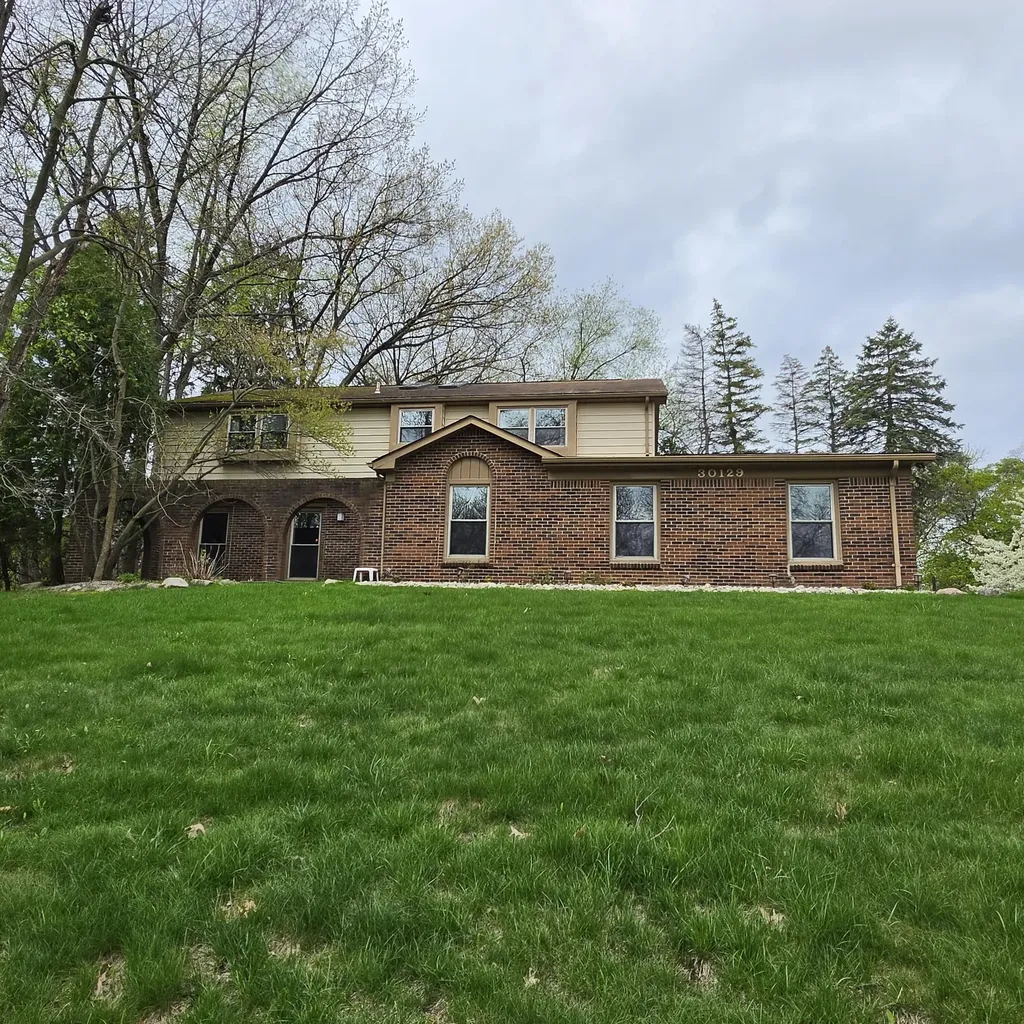 30129 Deer Run Farmington Hills City MI 48331