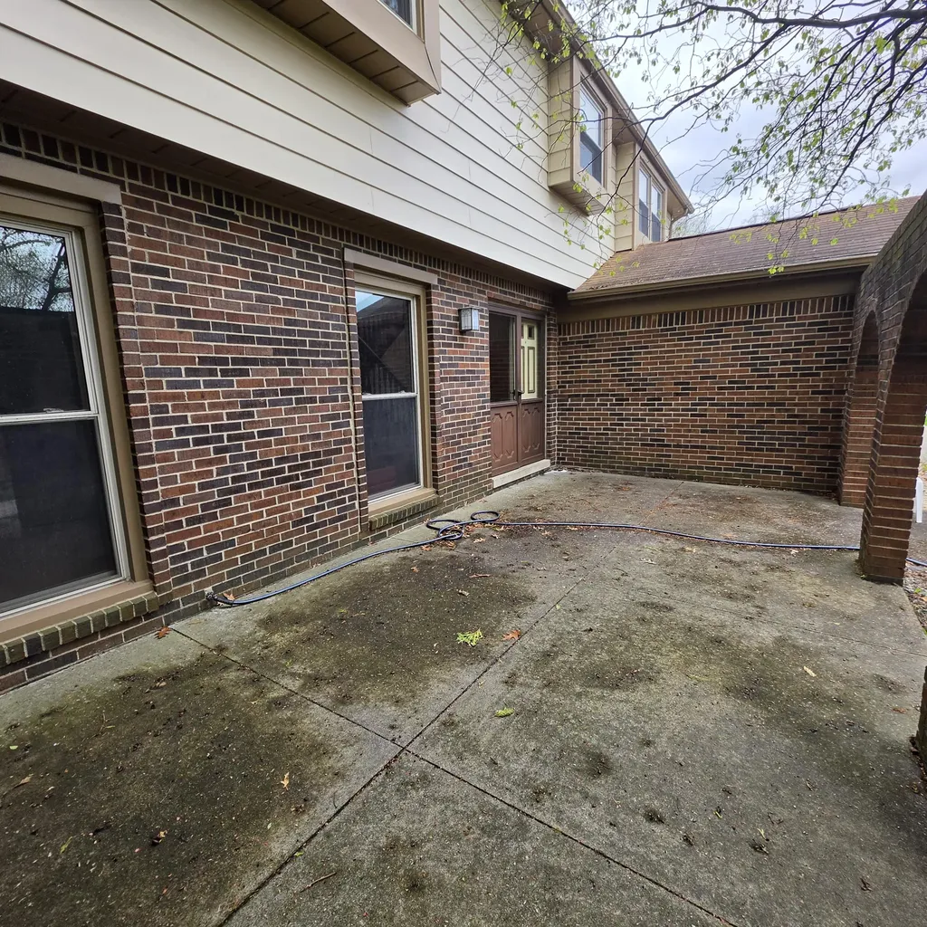 30129 Deer Run Farmington Hills City MI 48331