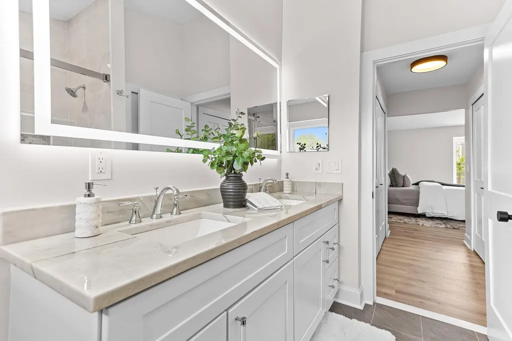 4291 Foxpointe Drive West Bloomfield Charter Township MI 48323