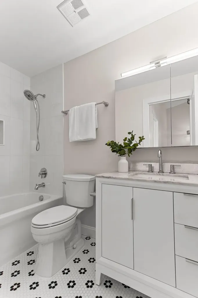 4291 Foxpointe Drive West Bloomfield Charter Township MI 48323