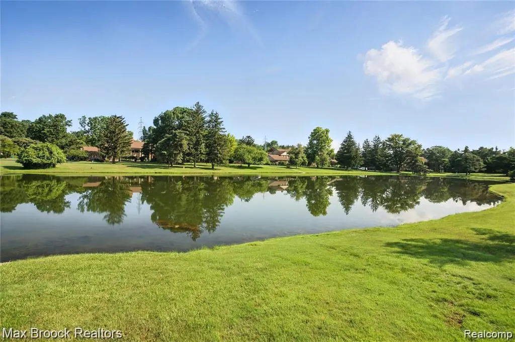 4291 Foxpointe Drive West Bloomfield Charter Township MI 48323