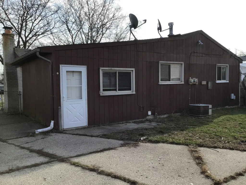 9458 Chamberlain Street Romulus City MI 48174