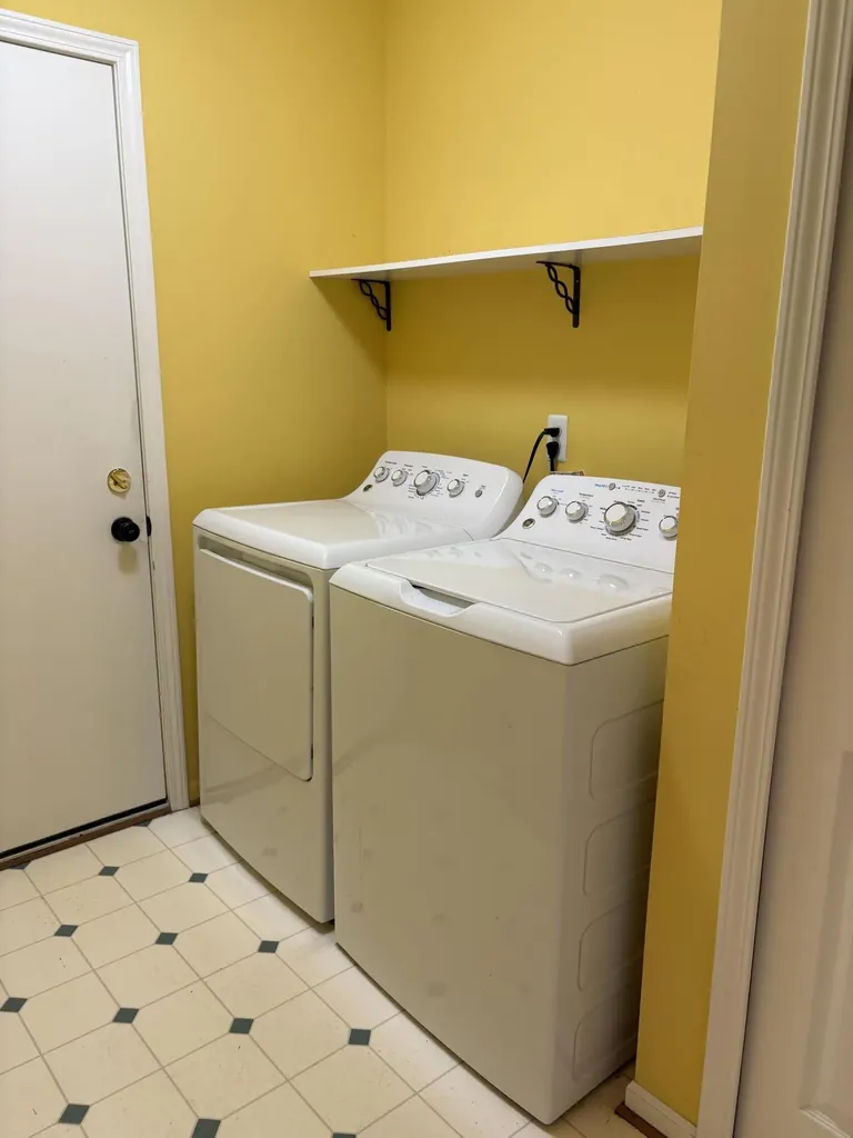 38320 Saratoga Circle Farmington Hills City MI 48331